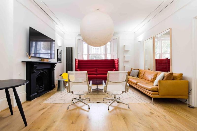 Stunning Notting Hill, 3 BD, fine Street, Garden — отель с удобным расположением в Лондоне