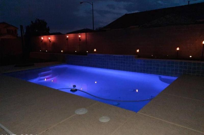 Unique Home! Pool, Jacuzzi 20 percent off for longterm 420 Friendly Outside Only — комфортный отель в Лас Вегасе