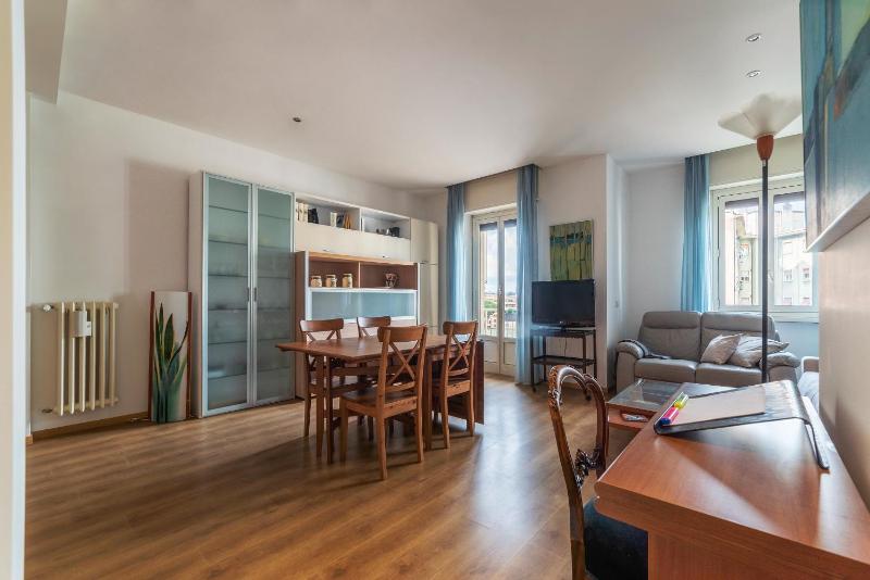 Sunny Apartment Piramide — комфортный отель в Риме