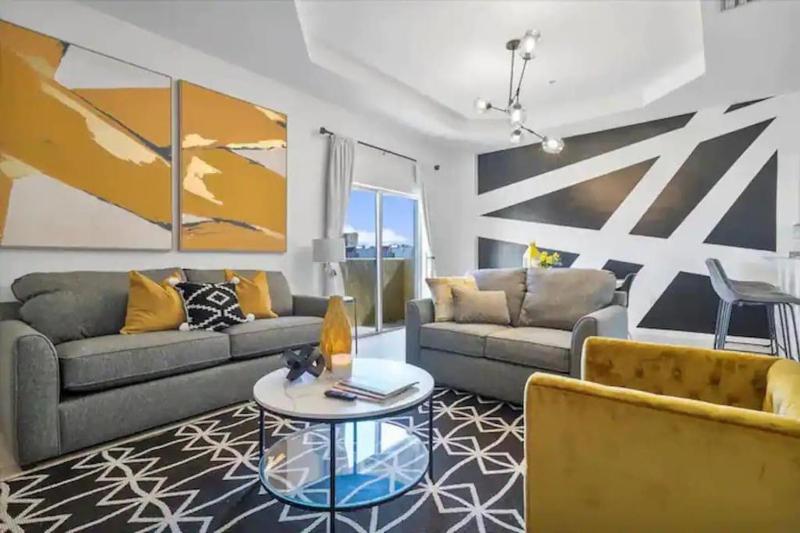 Welcome To Miami 3BR W/ 2 Balconies + Near Airport — забронировать отель в Майами