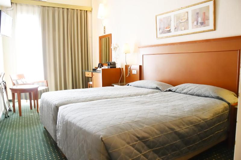Цены на Adrian Hotel в Афины