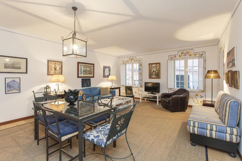 Bairrus Lisbon Apartments - Alfama II — комфортный отель в Лиссабоне