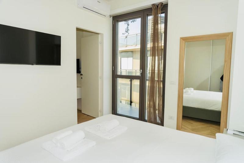 Sky View -Porta Nuova- Appartamento 2 con Balcone — забронировать отель в Милане