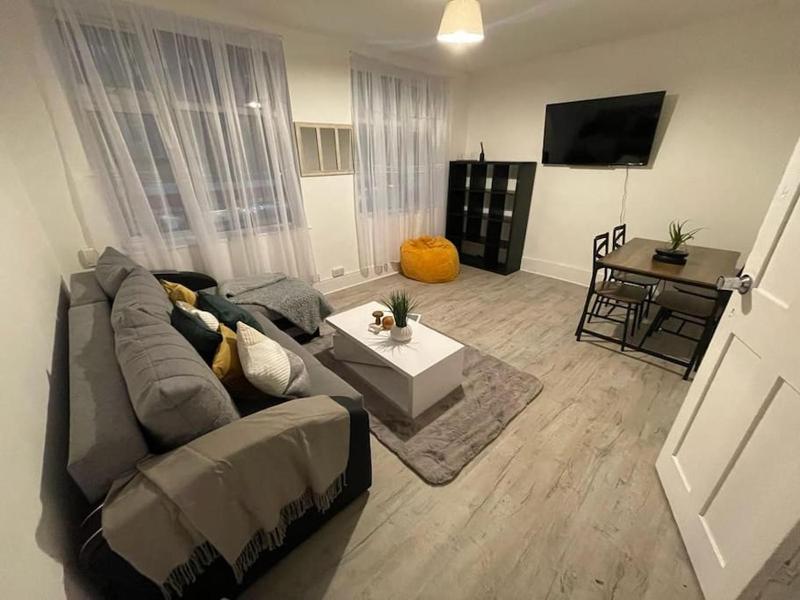 Цены на Comfortable 2 Bedroom On Tower Bridge в Лондоне