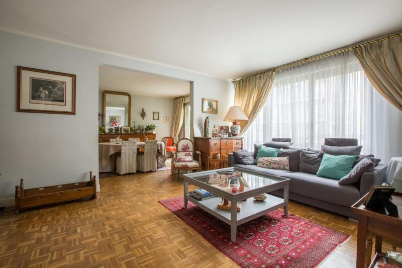 Nest in a quiet area well located and very bright — забронировать отель в Париже