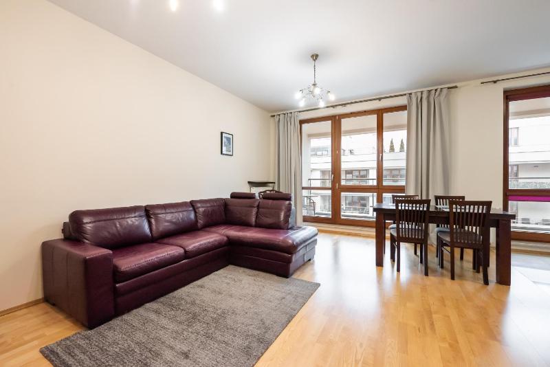 Wilanow Violet Apartment — забронировать отель в Варшаве