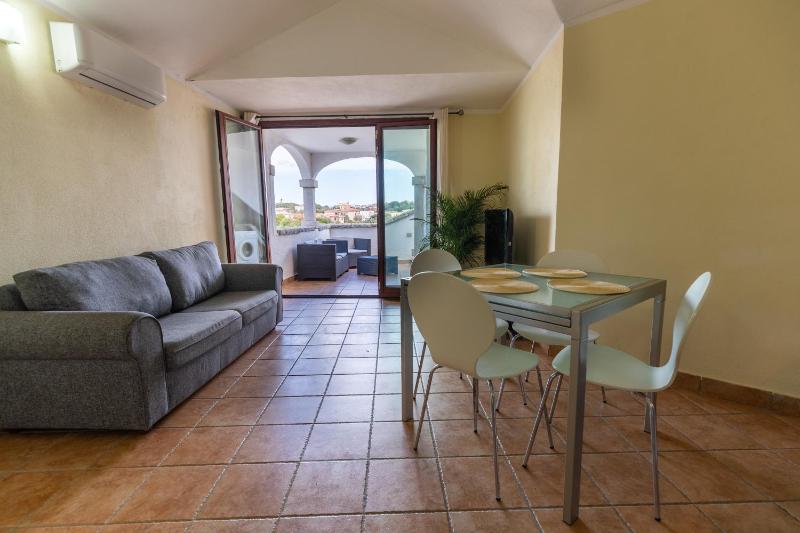 Vista Mare Apartment 6 a Olbia - Apt con giardino sul mare