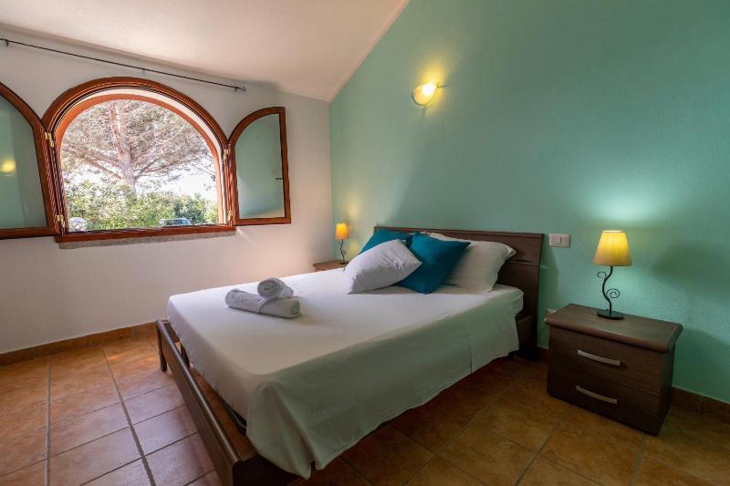 Vista Mare Apartment 6 a Olbia - Apt con giardino sul mare