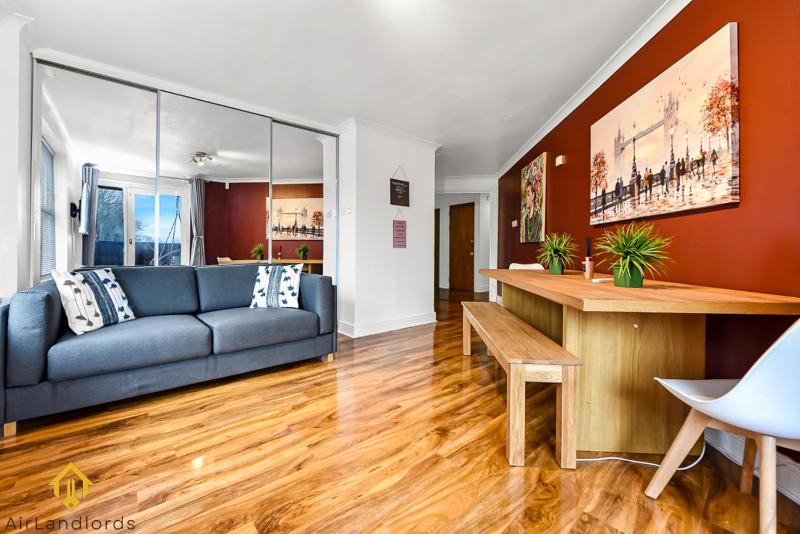 Charming River View 3 bedroom Apartment in the Heart of London — отель в Лондоне, Соединенное Королевство