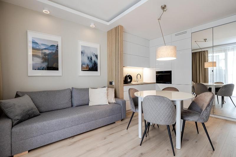 Apartment Wola, WI-FI, Smart Lock, Air Condition — комфортный отель в Варшаве