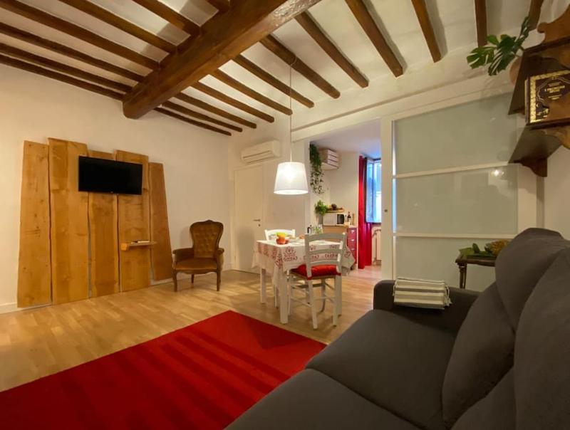San Lorenzo Apartment in Red — отель в Флоренции, Италия