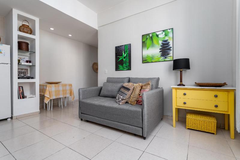 Encanto em Copacabana - Perto da praia - NSC703 Z3 — отель с удобствами в Рио