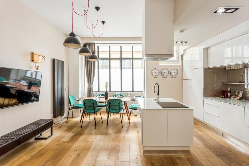 Design et confort near Champs Elysees — отель с удобствами в Париже