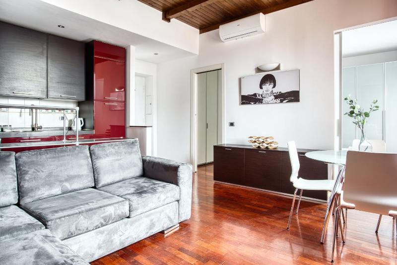 JOIVY Charming apartment in the heart of Isola district — отзывы гостей и цены
