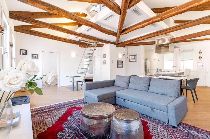 [St. Mark] Ca' Algi -Apartment with beautiful roof terrace — отель с удобным расположением в Венеции
