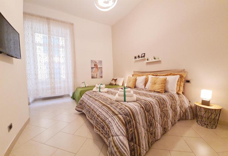Цены на LA GIOIOSA NAPLES INN в Неаполе