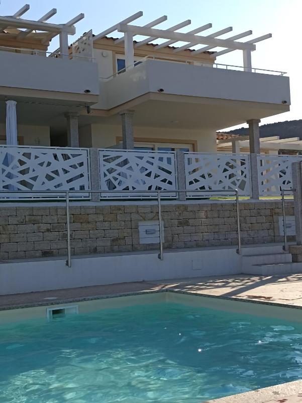 White Terrace a Cannigione - Lussuoso apt con piscina