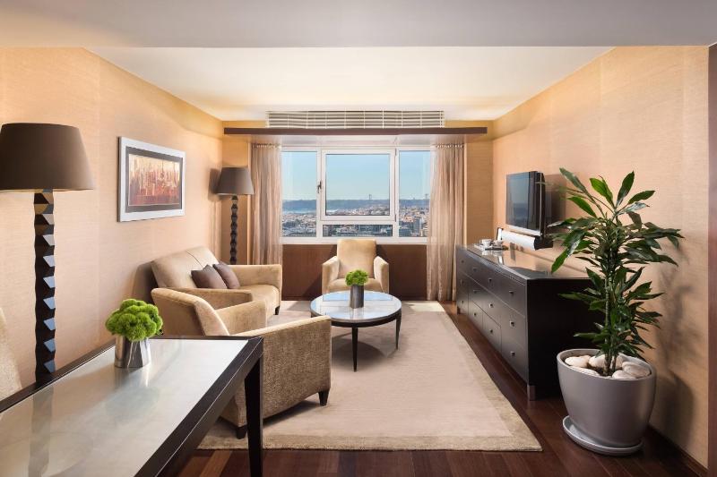 Цены на Sheraton Lisboa Hotel & Spa в Лиссабоне