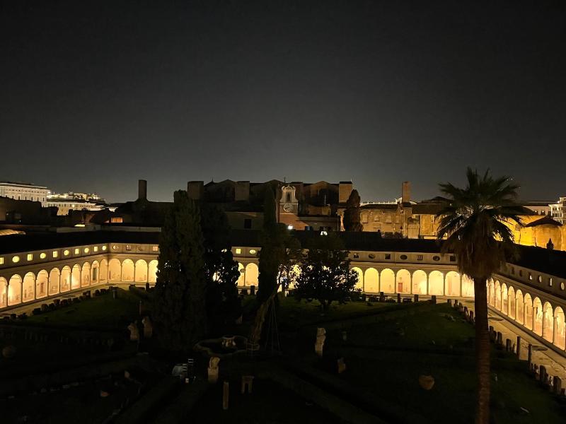 Цены на Camera x2 con splendida vista sulle Terme di Diocleziano e sul Chiostro di Michelangelo в Риме