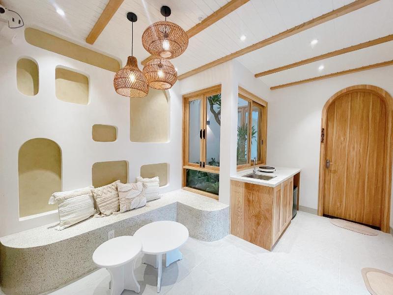 Цены на BaPhu Whole House - 5BR - 5min walk to My Khe beach в Дананге