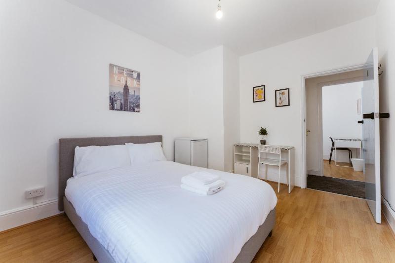 Mile end Double rooms 86a — отель с удобствами в Лондоне