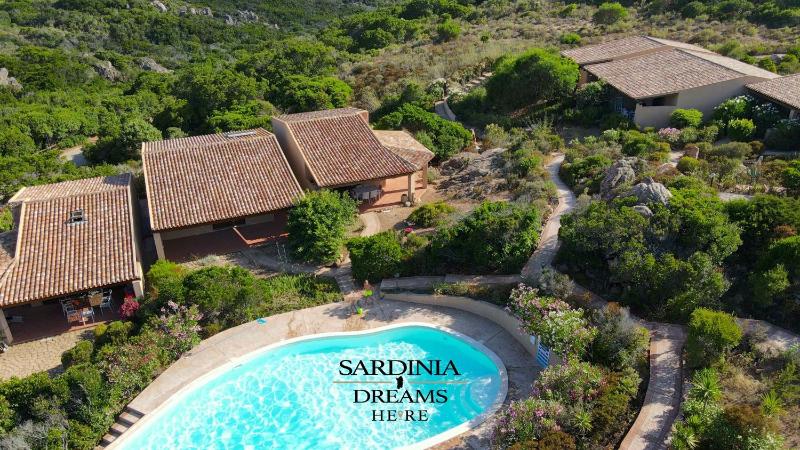 Villetta Flora a Costa Paradiso - Oasi con piscina