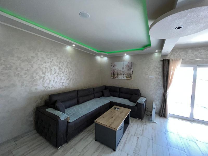 Cezar Apartment 2 — отель с удобствами в Подгорице