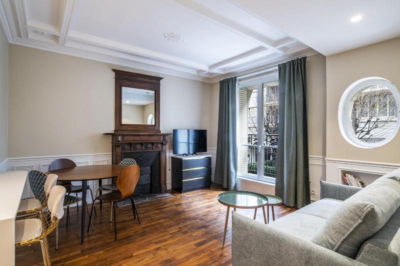 Pick A Flat's Apartment- Rue Nelaton — отель с удобствами в Париже