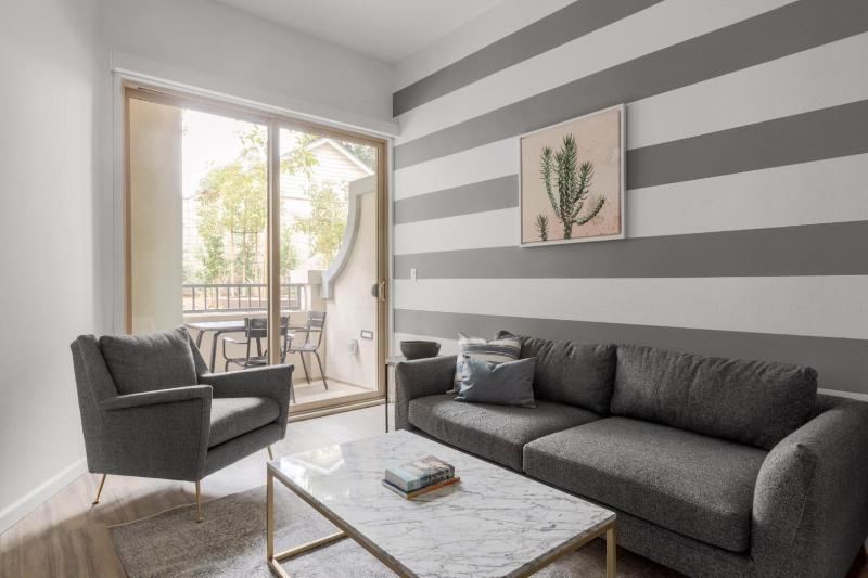 Westchester 1BR w Gym Pool nr Venice Beach LAX-244 — отель с удобствами в Лос-Анджелесе