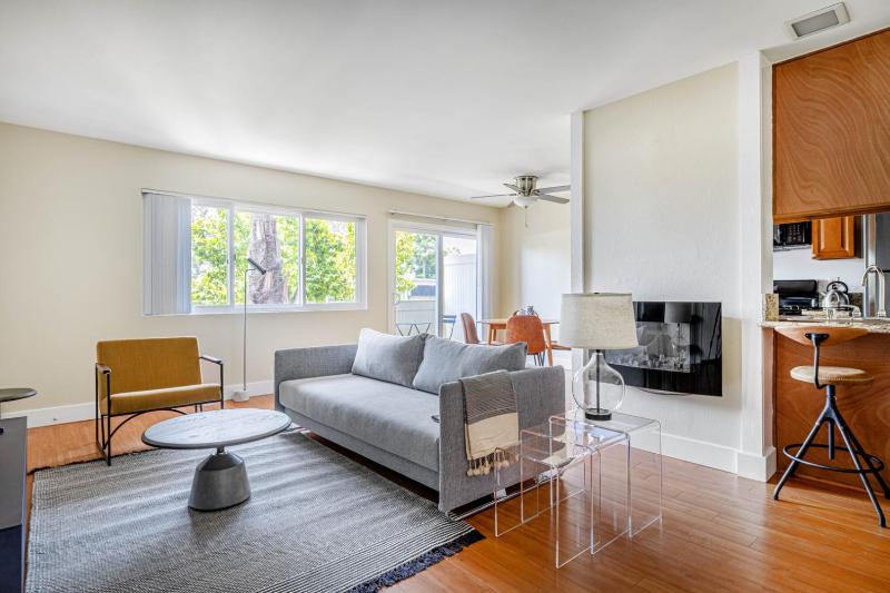 Marina Del Rey 1BR nr Marina shops dining LAX-446 — забронировать отель в Лос-Анджелесе