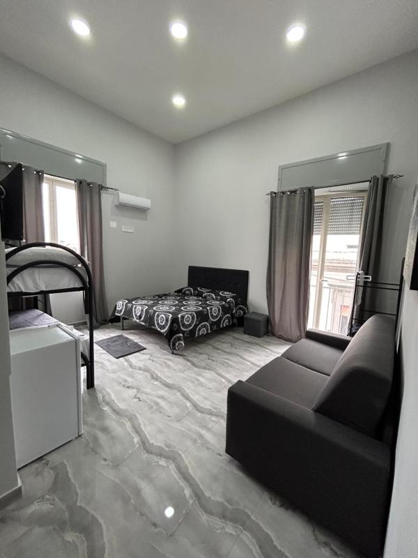 Цены на FORIA HOUSE VALENTiNO в Неаполе