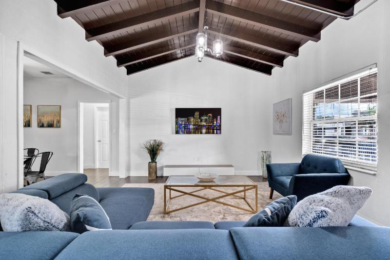 Casa Sofia 4-Bedroom Luxury Home with Pool — отель в Майами, Соединенные Штаты Америки
