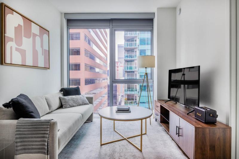 Downtown 1BR w Pool Gym nr Staples Center LAX-625 — отель с удобствами в Лос-Анджелесе
