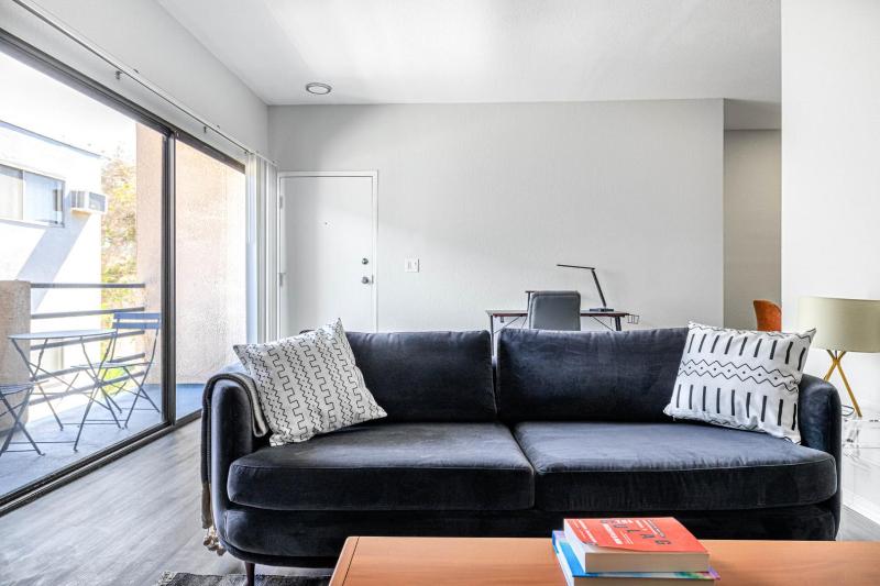W Hollywood 2BR nr TJ W 3rd St Beverly Center LAX-443 — забронировать отель в Лос-Анджелесе