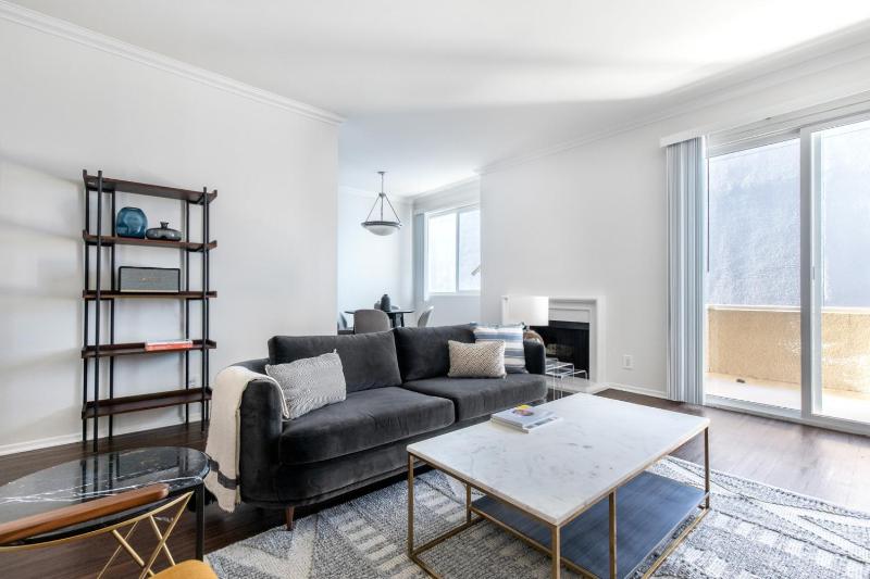 Beverly Hills 1BR nr Century City The Grove LAX-369 — комфортный отель в Лос-Анджелесе