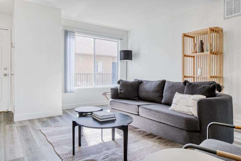 Playa Vista 1BR w Courtyard nr WF Dining LAX-567 — комфортный отель в Лос-Анджелесе