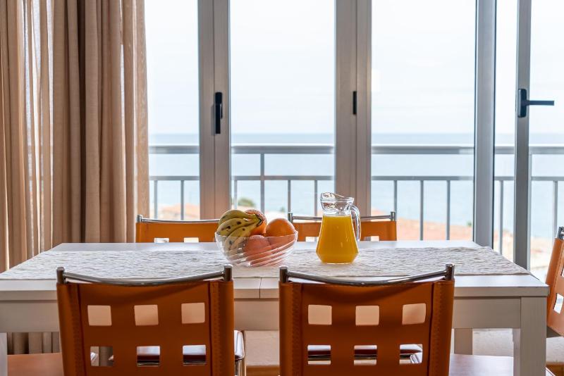 Atico de Lujo con vistas al mar, primera linea Playa del Postiguet — комфортный отель в Аликанте