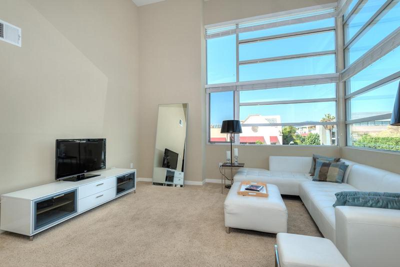 Awesome 2 bedroom 2 Bathroom — забронировать отель в Лос-Анджелесе