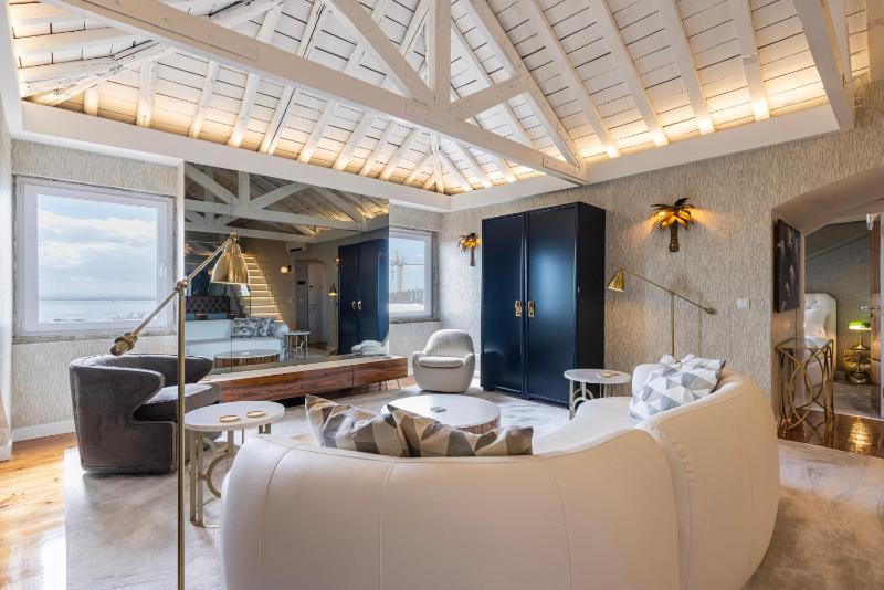 Luxury Duplex W/ River View by LovelyStay — отель в Лиссабоне, Португалия