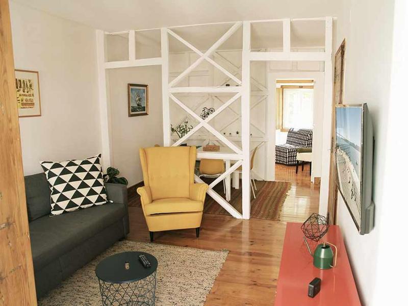 Typical Portuguese Apartment in Sao Bento — отель в Лиссабоне, Португалия
