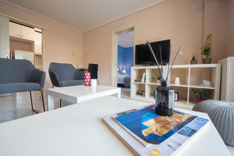 Garden-view apartment, Marousi — забронировать отель в Афины