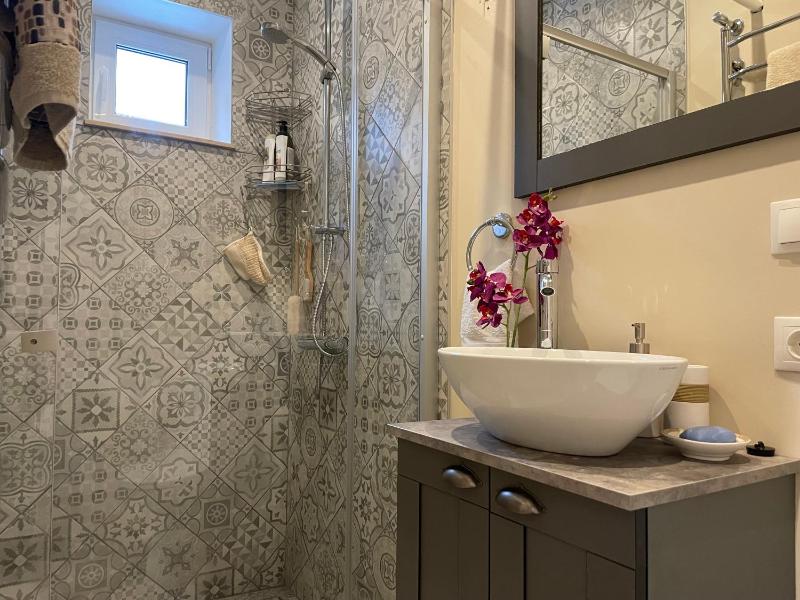 Pristine 1Br Apt in City Center w/ Patio and Parking — отель в риге, Латвия