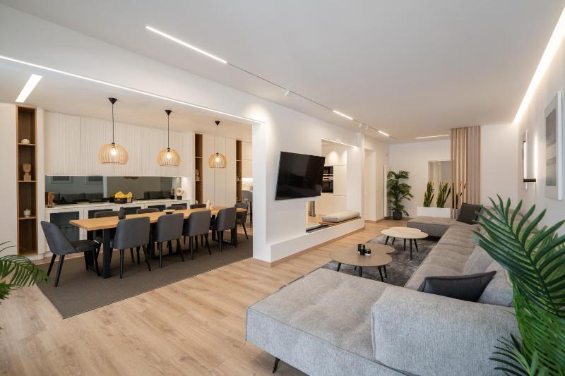 Kolonaki Upscale 4 bedroom Luxury Apartment — отель с удобствами в Афины