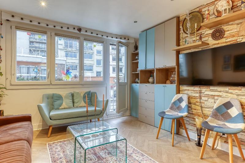 Lovely 2Bds flat with Balcony - Heart of 15 Paris — забронировать отель в Париже