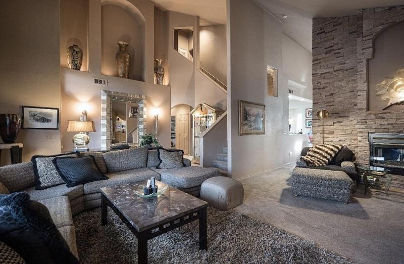 Rare Gem - Private Pool- Fine Dining - Close to Las Vegas Strip & Airport — отель с удобствами в Лас Вегасе