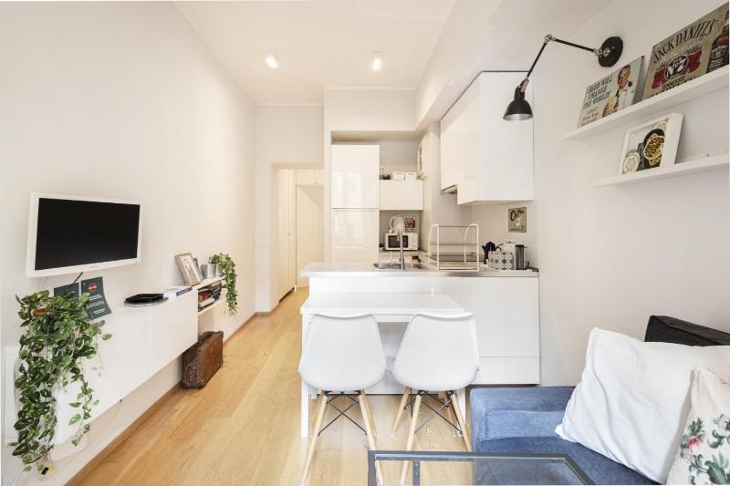 Easylife - Bellissimo appartamento con balconcino panoramico nel vivace quartiere dei Navigli — комфортный отель в Милане