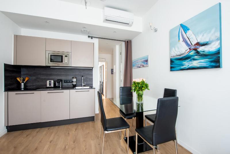 JEAN MEDECIN - Modern and brand new 1Br flat — отель с удобным расположением в Николь