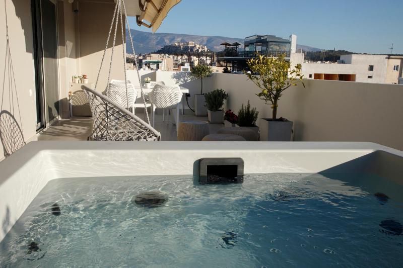 Athens Acropolis View Penthouse with outdoor Spa — комфортный отель в Афины