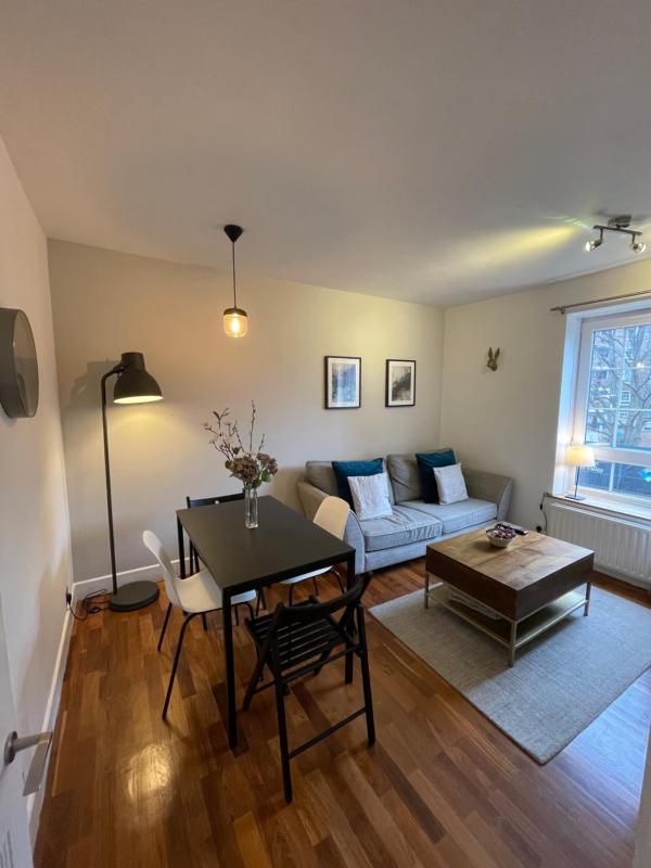 Spacious Flat opposite the Oval — отель с удобным расположением в Лондоне