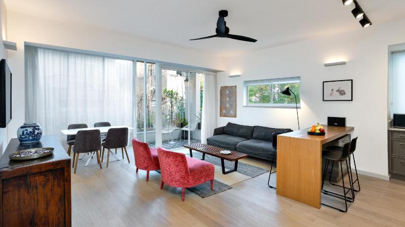 Contemporary 3BR in Shenkin by HolyGuest — комфортный отель в Тель-Авиве